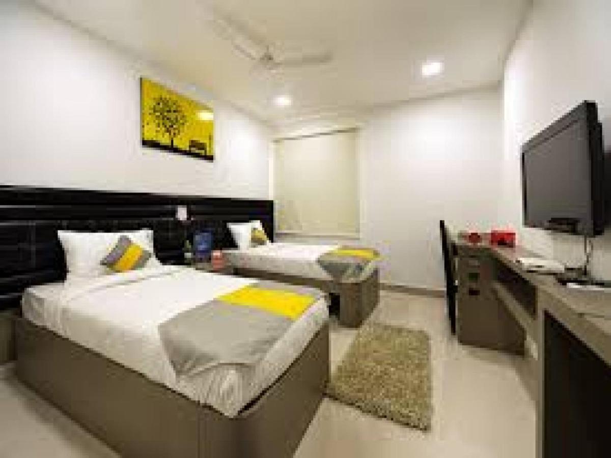 La Riviera Suites Madhapur Хайдарабад Экстерьер фото